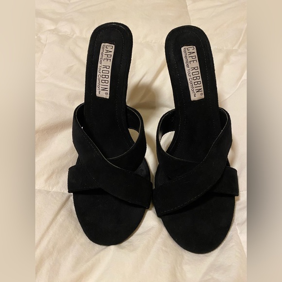 Cape Robbin Black Sandal - Picture 2 of 6